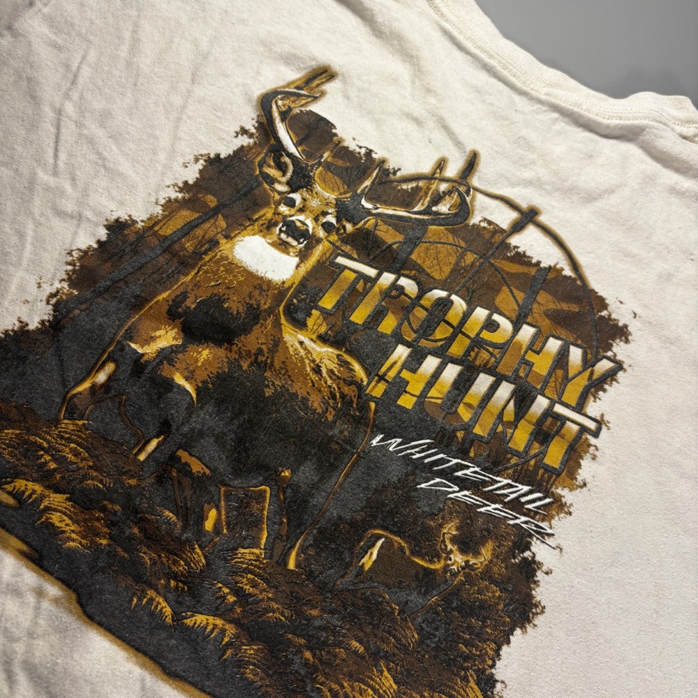 Well Worn Trophy Hunt Whitetail Deer Graphic Print T Shirt XL‎ Mens
